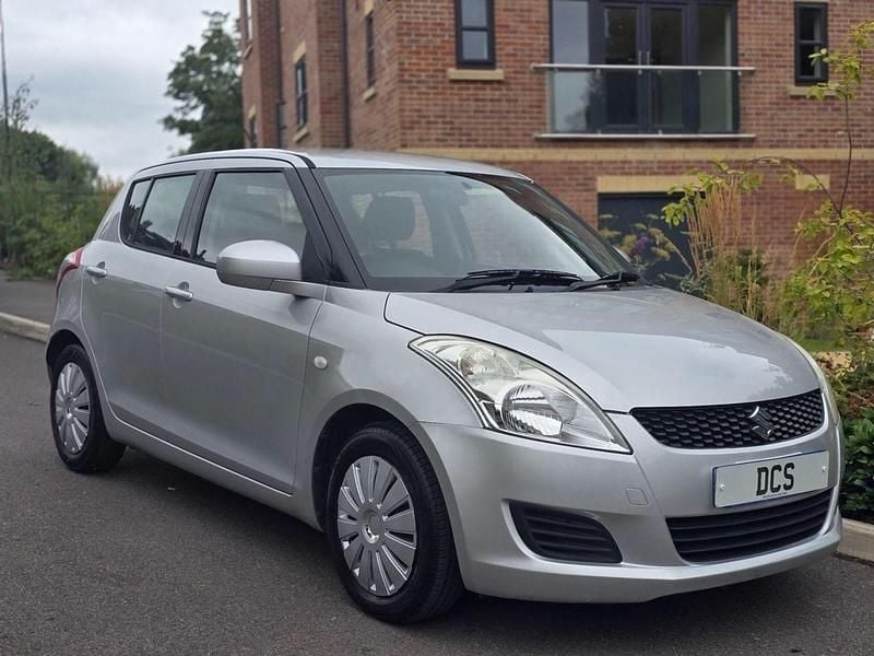 Silver Used 2011 Suzuki Swift Hatchback | £3,345 (Fair price) - Image 1/4