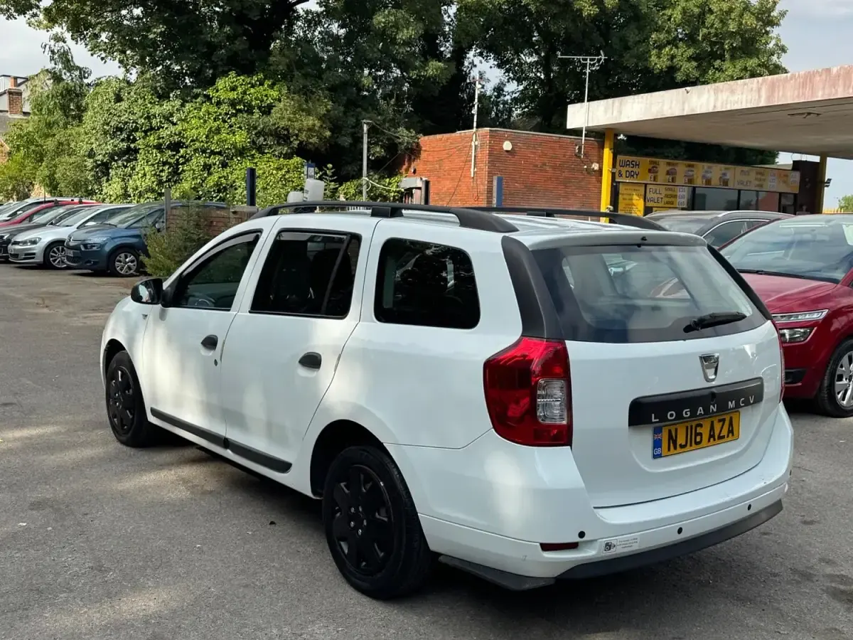 Used Dacia Logan MCV Ambiance 73 HP (53 kW) 2016 White Estate