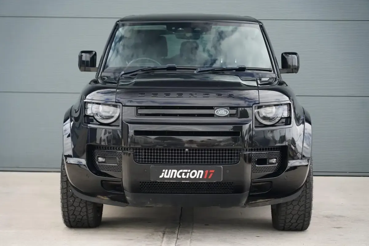 Used Land Rover Defender HSE 250 HP (183 kW) 2021 Black SUV
