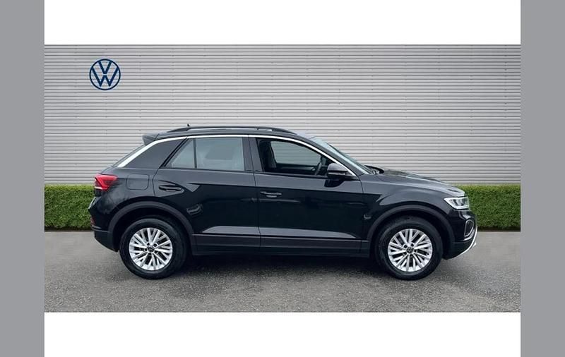 Used VW T-Roc Life 150 HP (110 kW) 2024 Black SUV