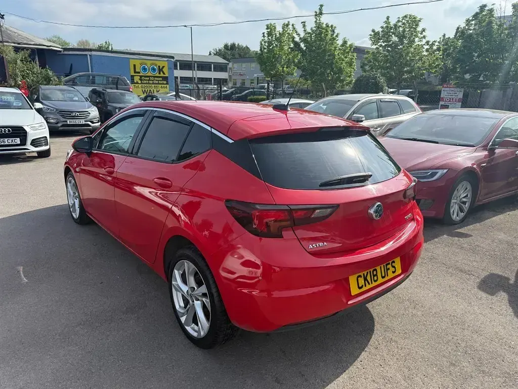 Usado Vauxhall Astra SRi 150 CV (110 kW) 2018 Rojo Utilitario