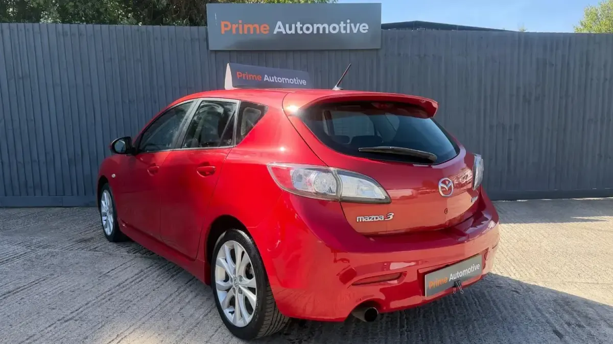 Käytetty Mazda 3 105 HP (77 kW) 2011 Punainen Viistoperä