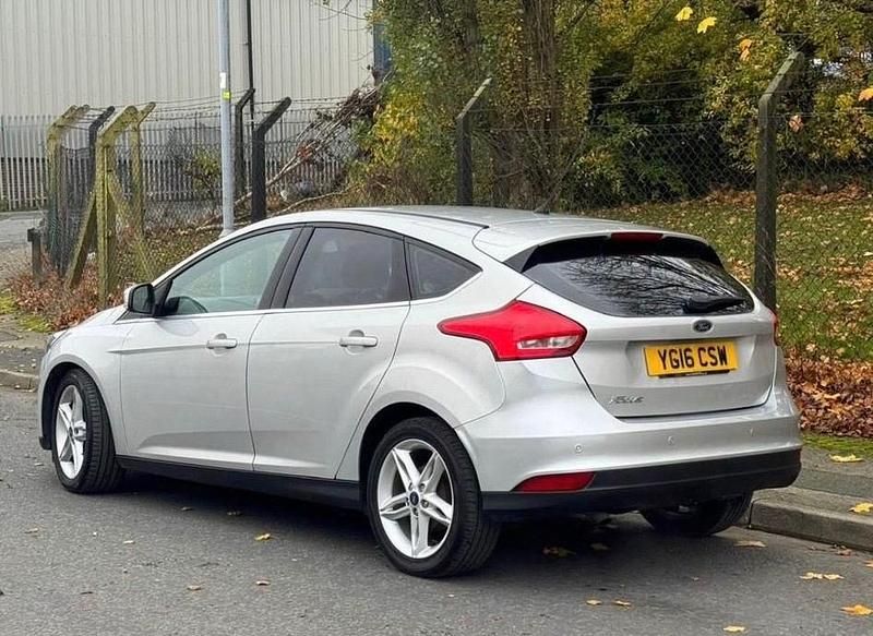 Used Ford Focus Zetec 2016 Silver Hatchback