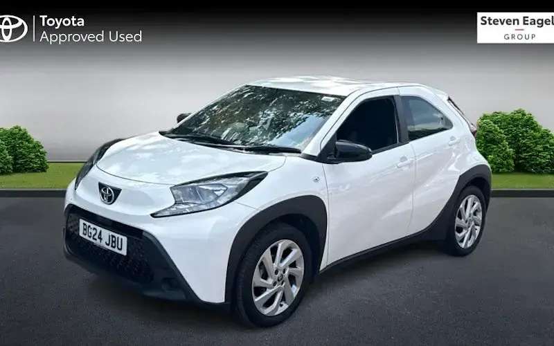 Used Toyota Aygo X PURE 72 HP (52 kW) 2024 White SUV