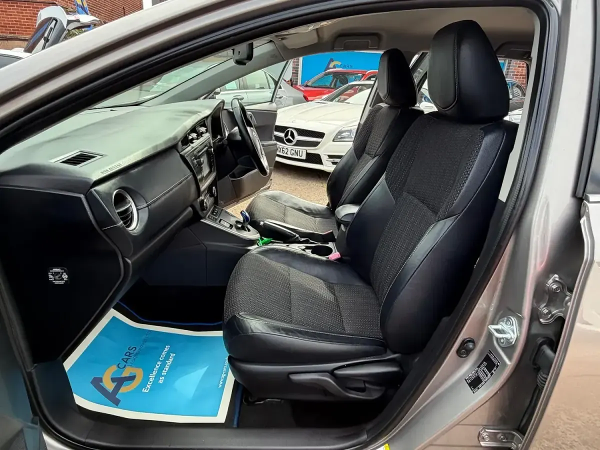 Used Toyota Auris Hybrid 136 HP (100 kW) 2014 Bronze Estate