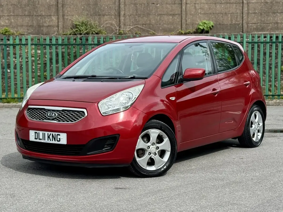 Used Kia Venga 125 HP (91 kW) 2011 Red Hatchback