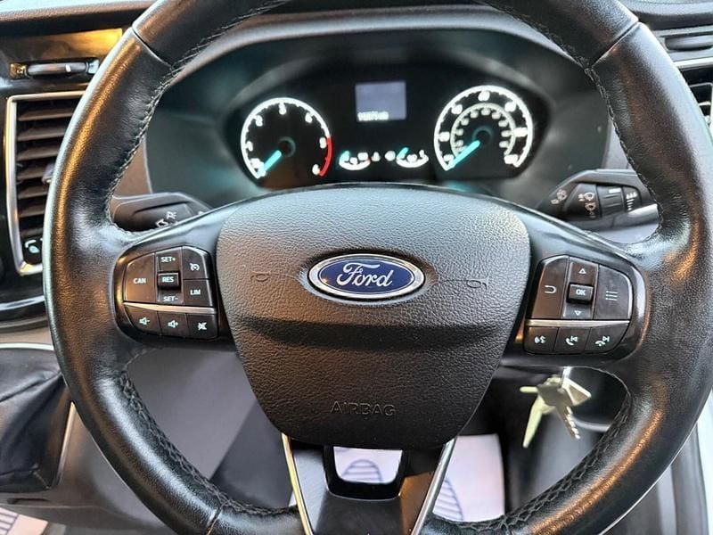 Used Ford Transit Custom Limited 130 HP (95 kW) 2021 White Van