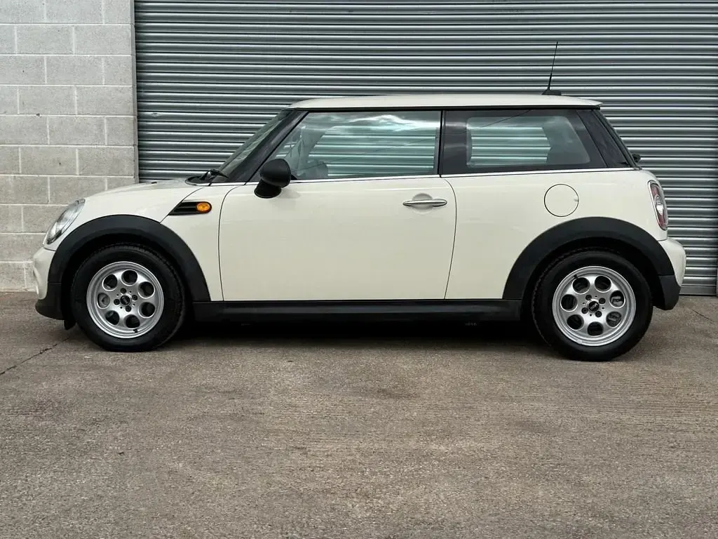 Używany Mini One D Hatch 90 KM (66 kW) 2011 Biały Hatchback