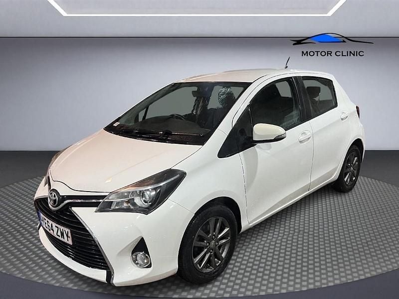 Used Toyota Yaris 90 HP (66 kW) 2014 White Hatchback
