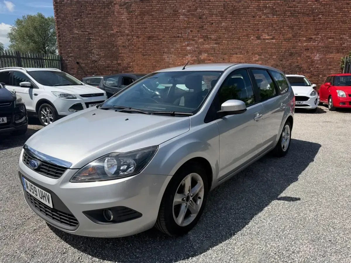 Used Ford Focus Zetec 110 HP (80 kW) 2009 Silver Estate