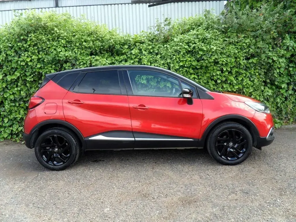 Used Renault Captur Signature 120 HP (88 kW) 2017 Red SUV