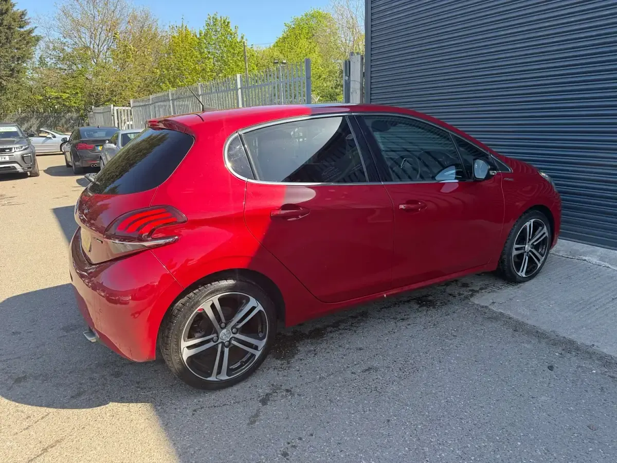 Used Peugeot 208 GT-line 110 HP (80 kW) 2016 Red Hatchback