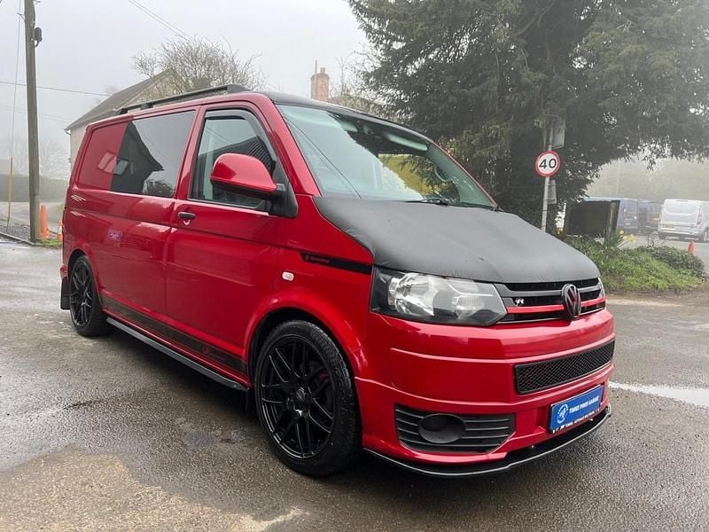 Used VW Transporter 140 HP (102 kW) 2010 Red Van