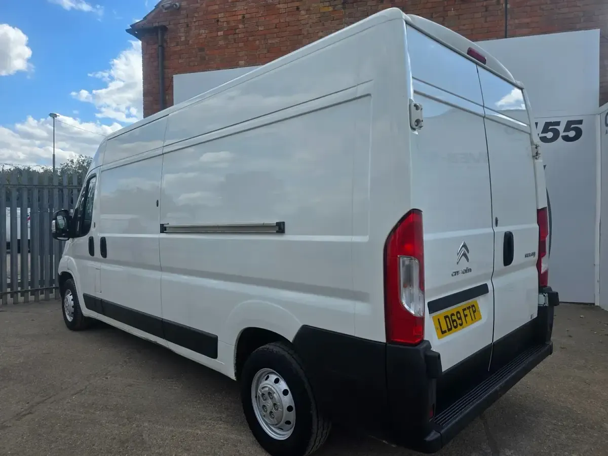 Used Citroën Relay 140 HP (102 kW) 2019 White Van