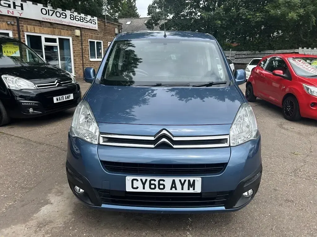 Used Citroën Berlingo Feel 100 HP (73 kW) 2016 Blue MPV