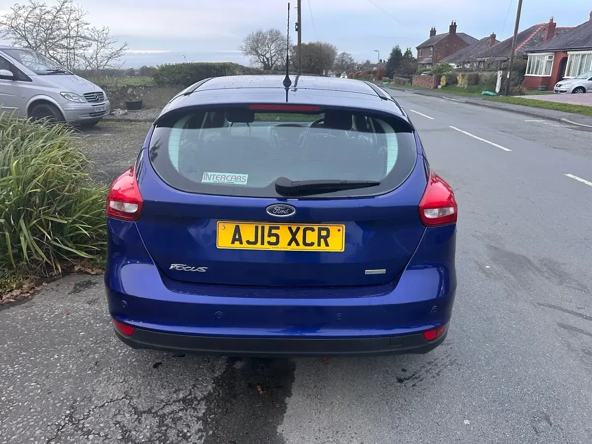 Used Ford Focus Zetec 125 HP (91 kW) 2015 Blue Hatchback