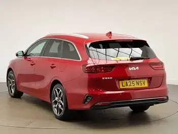 Used Kia Ceed 138 HP (101 kW) 2025 Red Hatchback