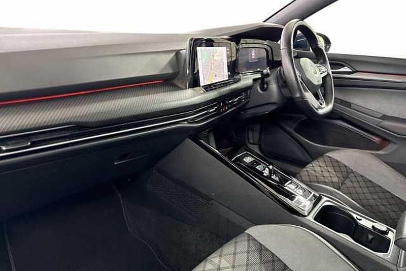 Second-hand VW Golf VIII R-line 150 CP (110 kW) 2023 Albastru Hatchback