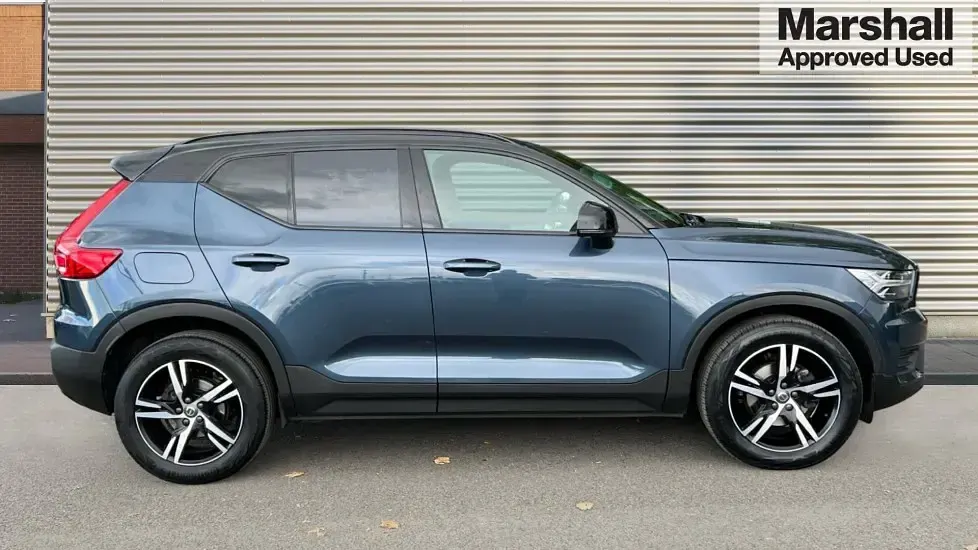 Used Volvo XC40 R-Design 163 HP (119 kW) 2021 Blue SUV