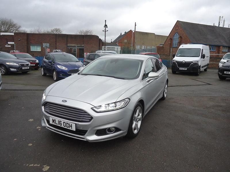Used Ford Mondeo Titanium 180 HP (132 kW) 2016 Silver Hatchback