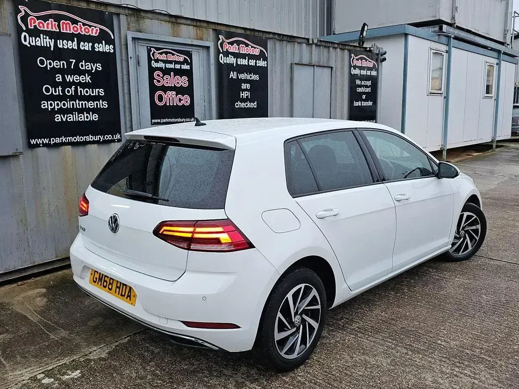 Used VW Golf VII Match 115 HP (84 kW) 2019 White Hatchback