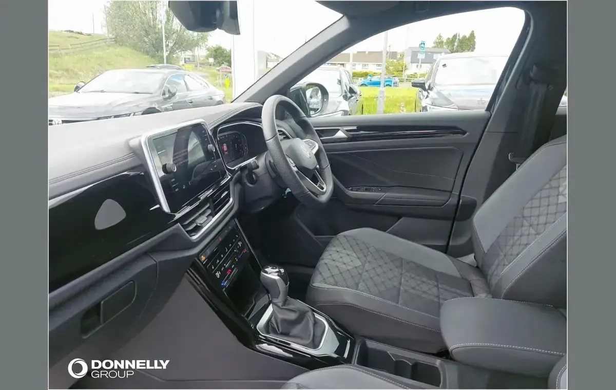 Used VW T-Roc R-line 150 HP (110 kW) 2025 Black SUV