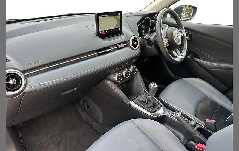 Używany Mazda 2 Inclusive 116 KM (85 kW) 2023 Szary Hatchback