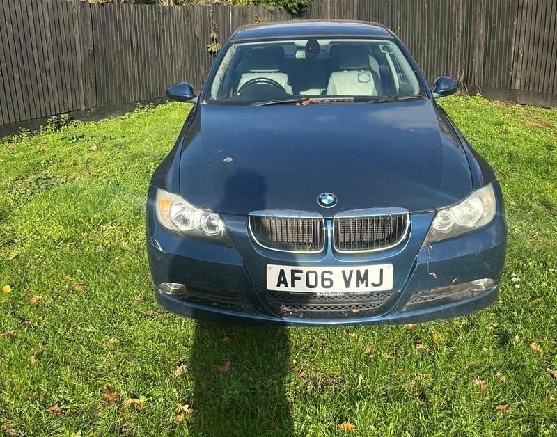 Begagnad BMW 320 2006 Blå Sedan