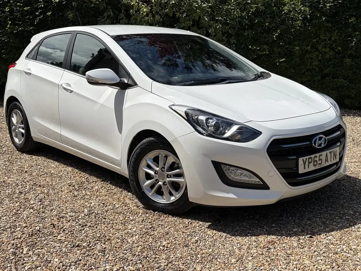 Used Hyundai i30 SE 110 HP (80 kW) 2015 White Hatchback