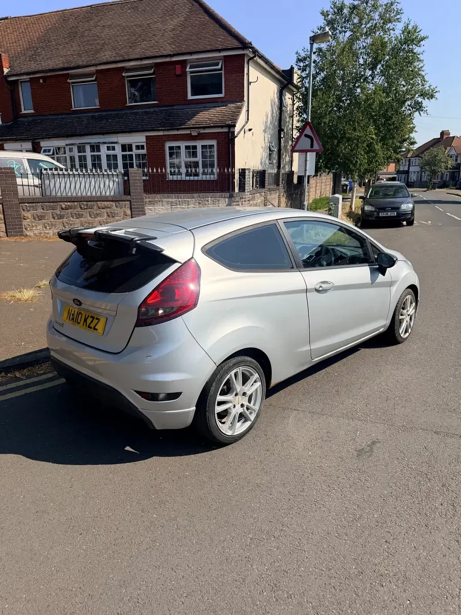 Used Ford Fiesta Zetec 2010 Silver Hatchback