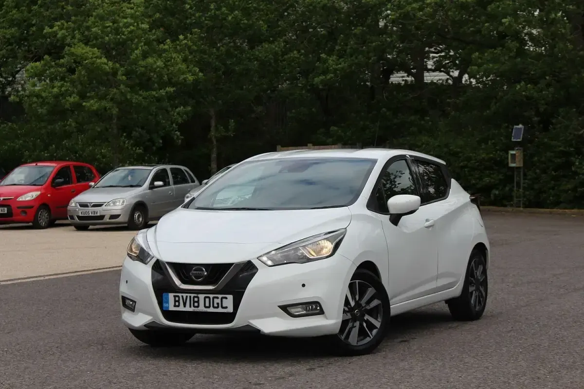Used Nissan Micra N-Connecta 90 HP (66 kW) 2018 White Hatchback