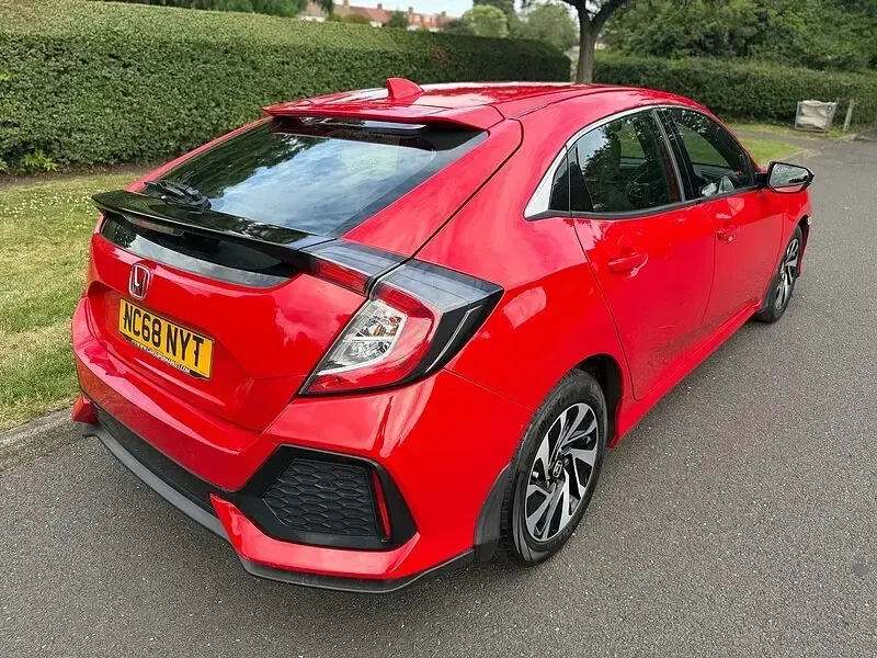 Used Honda Civic SE 126 HP (92 kW) 2019 Red Hatchback