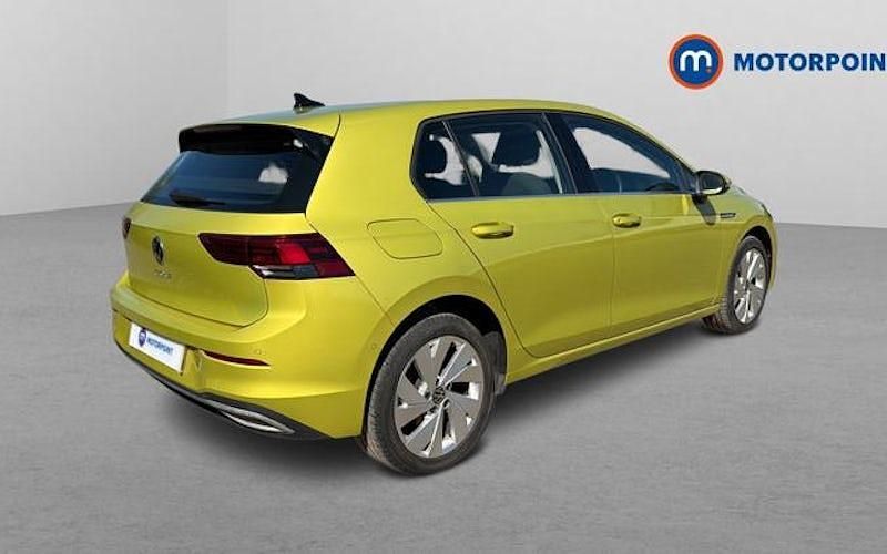 Second-hand VW Golf VII Style 150 CP (110 kW) 2020 Galben Hatchback