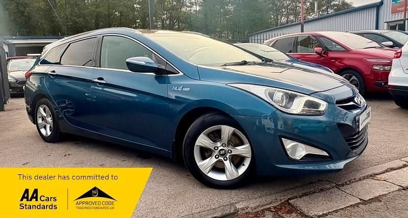 Blue Used 2012 Hyundai i40 Style Estate | £3,495 (Fair price) - Image 1/3