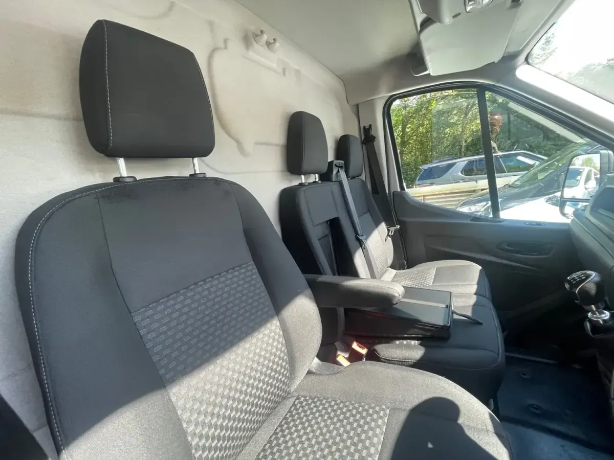 Begagnad Ford Transit Trend 130 HK (95 kW) 2023 Silver Van