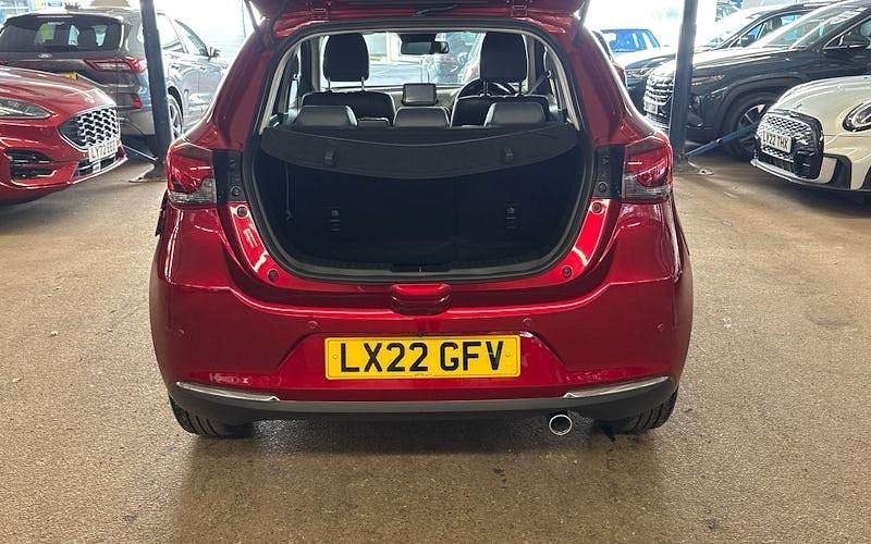 Begagnad Mazda 2 Inclusive 116 HK (85 kW) 2022 Röd Halvkombi