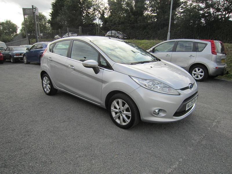 Silver Used 2009 Ford Fiesta Zetec Hatchback | £5,995 (A bit pricey) - Image 1/4