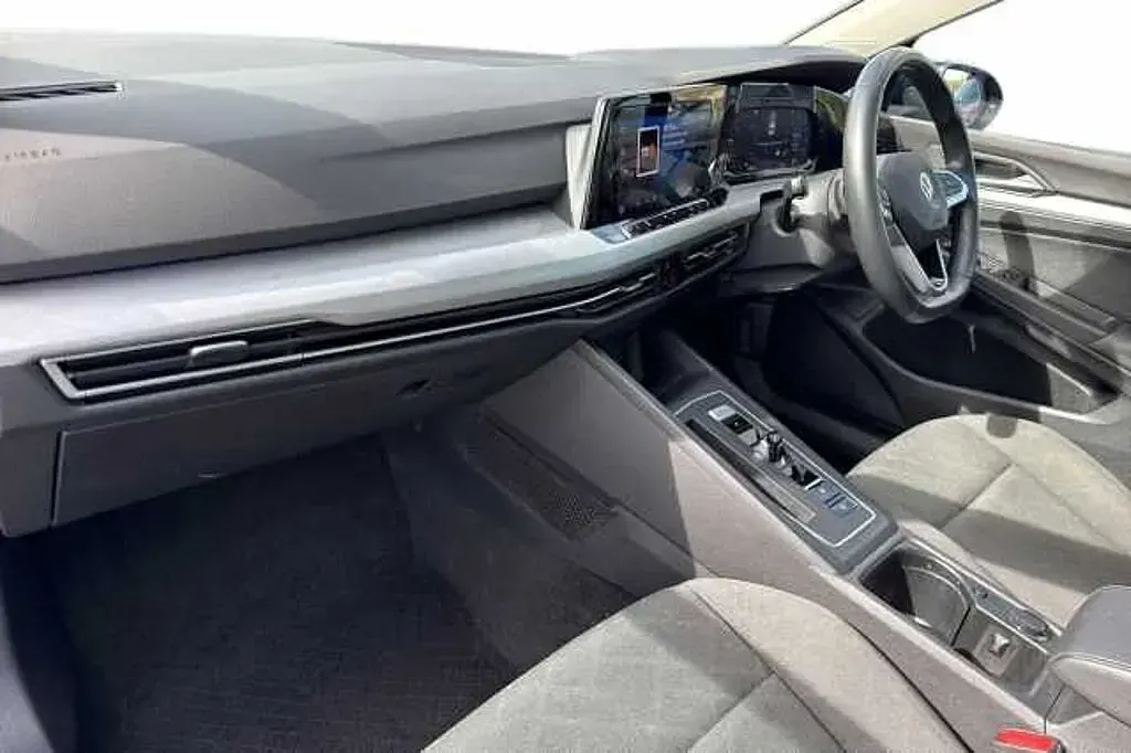 Begagnad VW Golf VIII Life 115 HK (84 kW) 2022 Blå Halvkombi