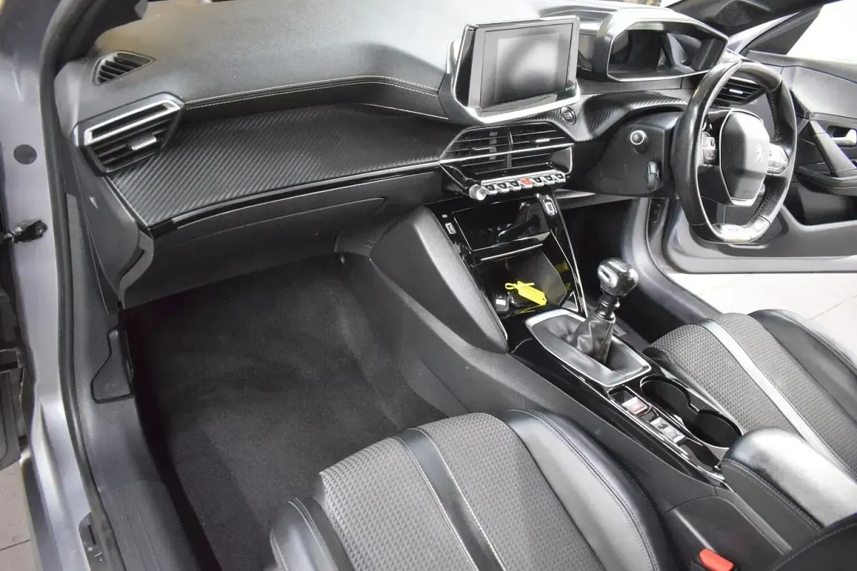 Used Peugeot 208 GT-line 100 HP (73 kW) 2020 Grey Hatchback