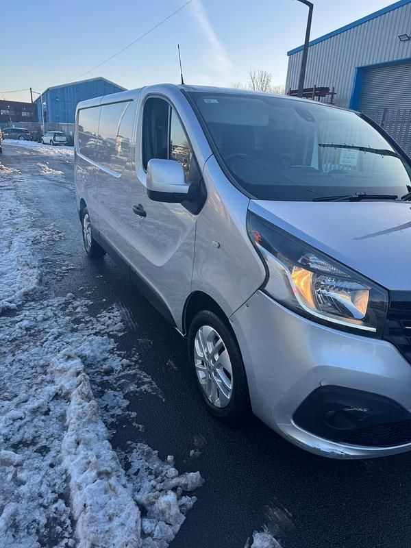 Used Renault Trafic 2019 Silver MPV