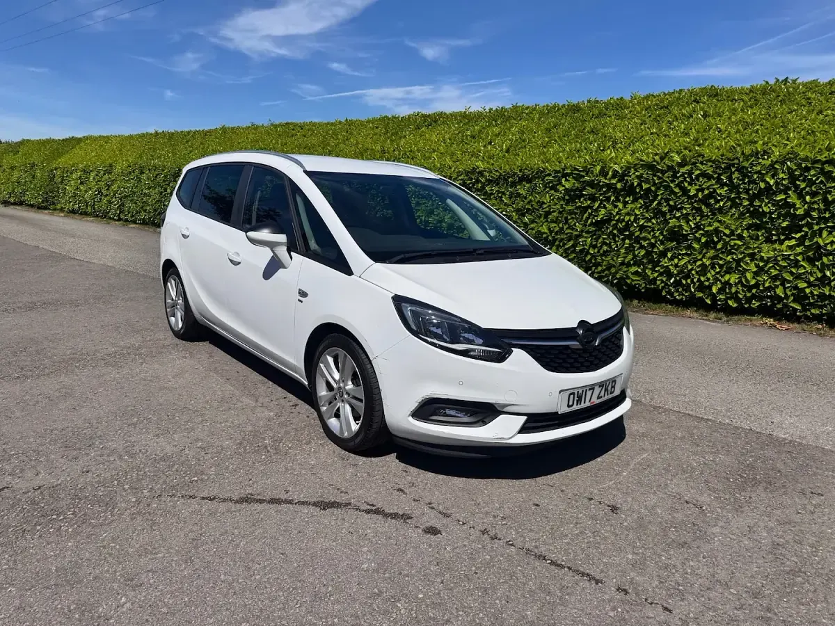 Used Vauxhall Zafira SRi 140 HP (102 kW) 2017 White MPV