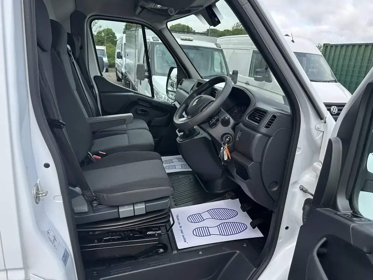 Used Renault Master Business 2023 White MPV