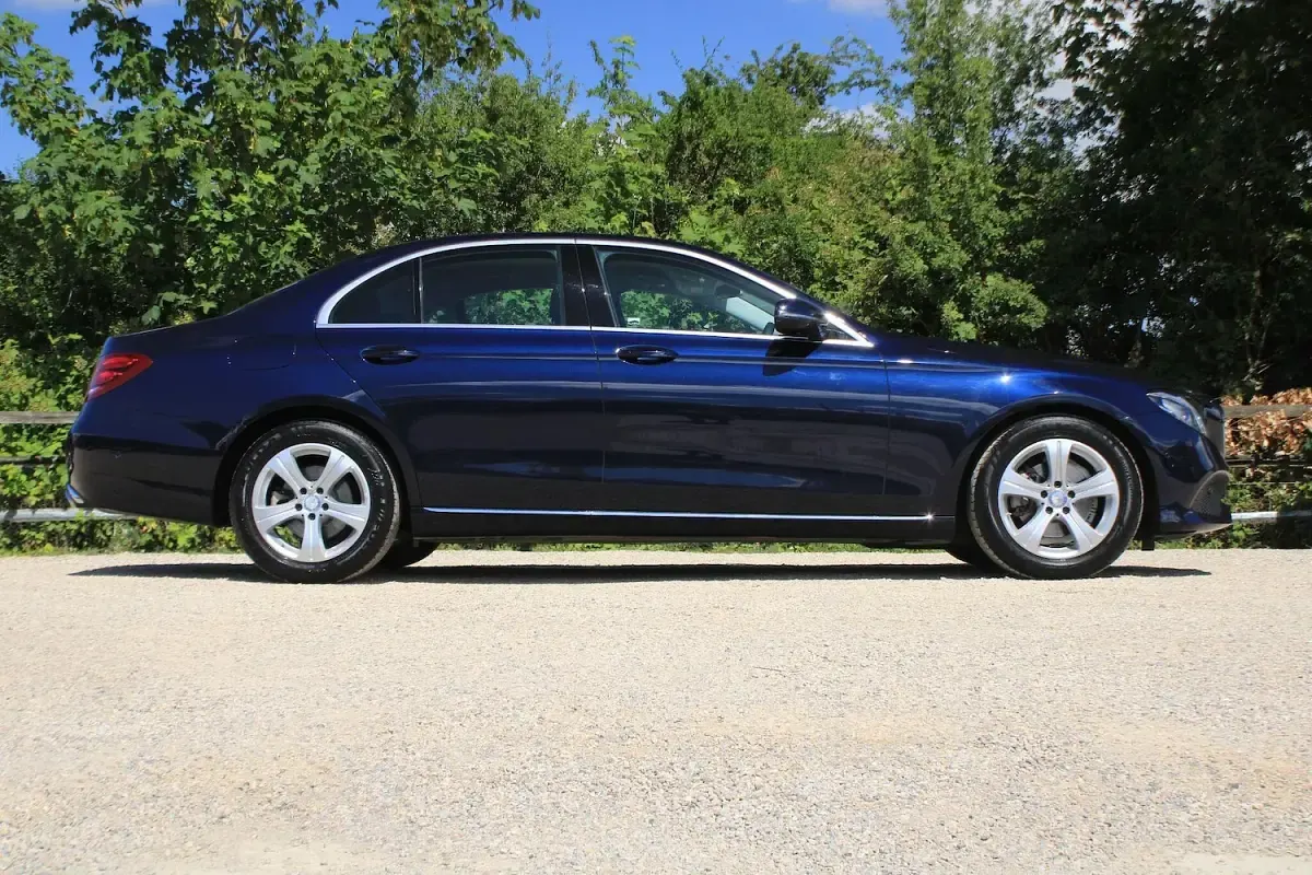 Used Mercedes E220 SE 2016 Blue Sedan
