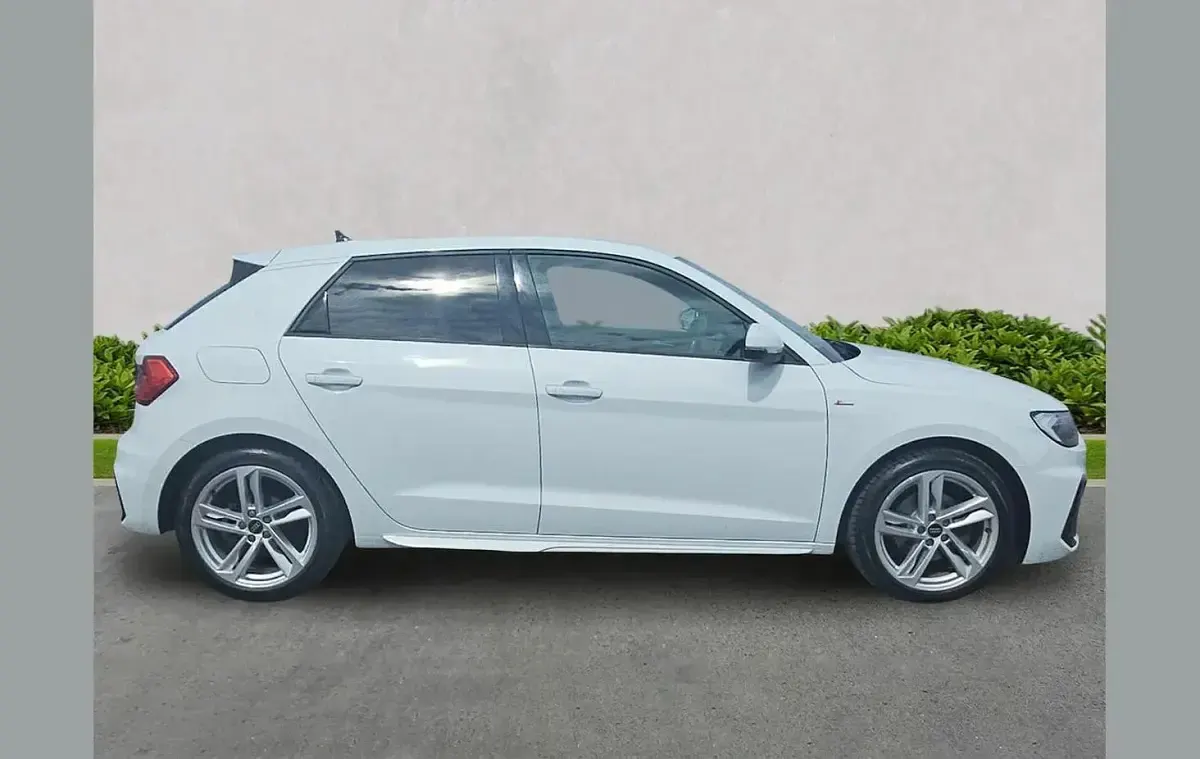 Used Audi A1 S-Line 150 HP (110 kW) 2023 White SUV
