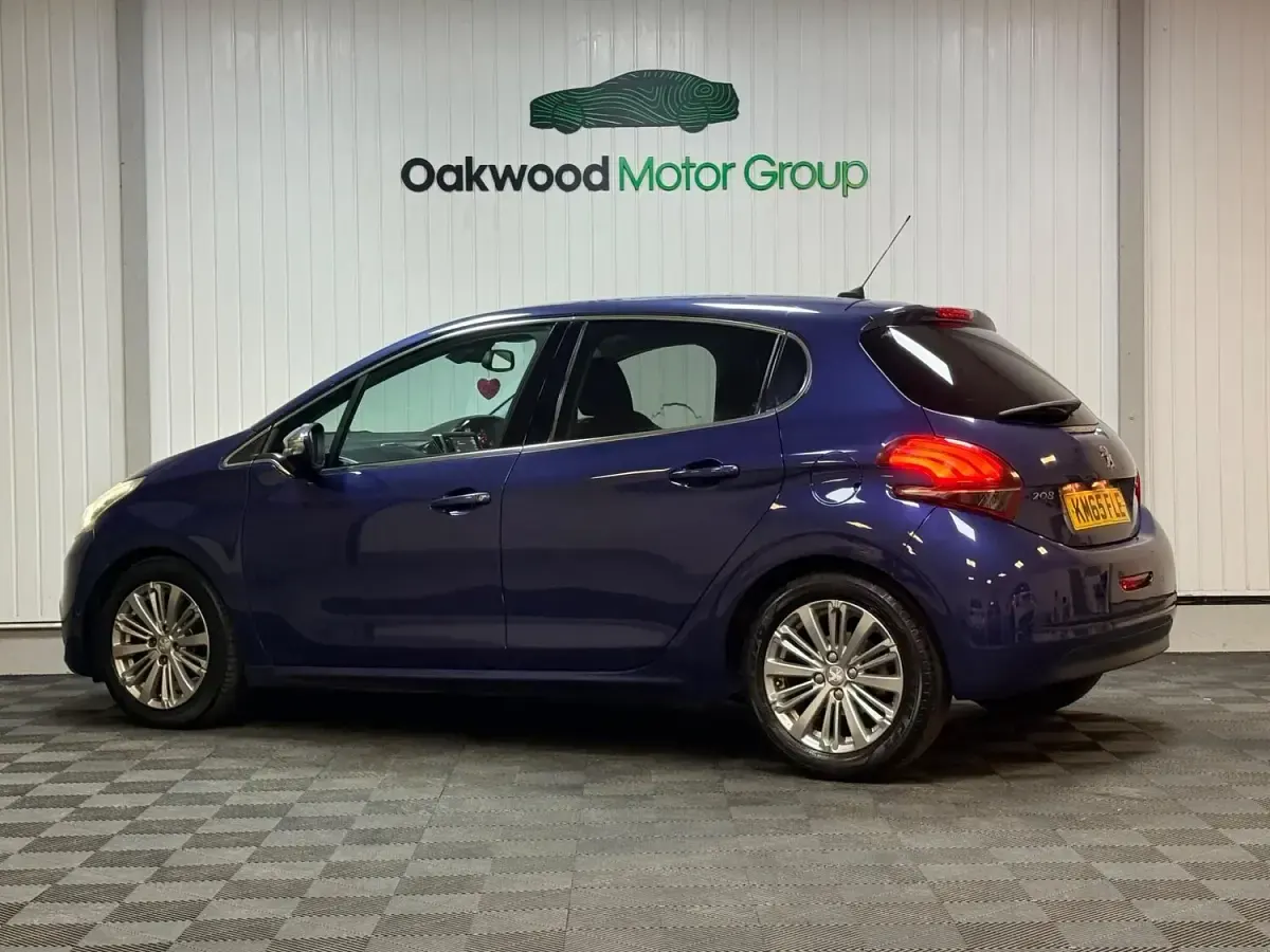 Used Peugeot 208 Allure 100 HP (73 kW) 2015 Blue Hatchback