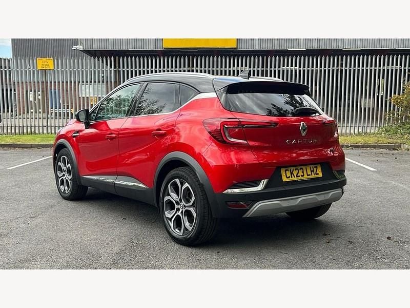 Used Renault Captur Techno 142 HP (104 kW) 2023 Red/black  SUV