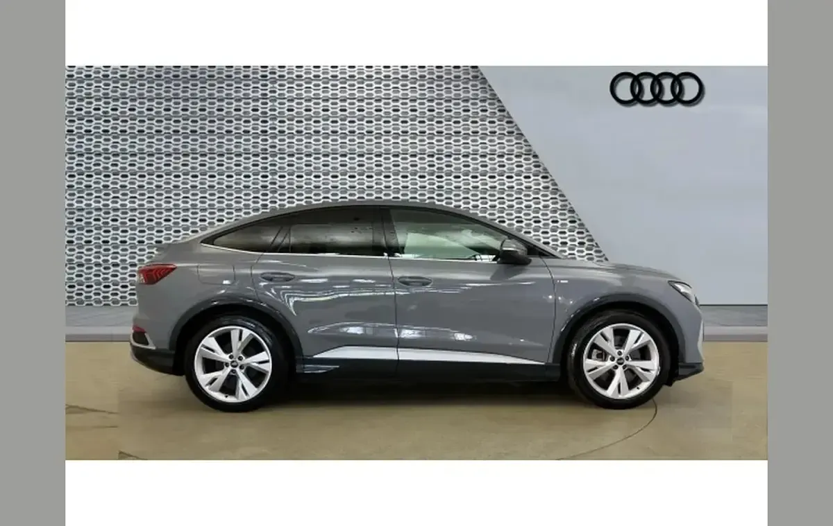 Usado Audi Q4 Sportback e-tron S-Line 150 kW (204 HP) 2022 Cinzento SUV