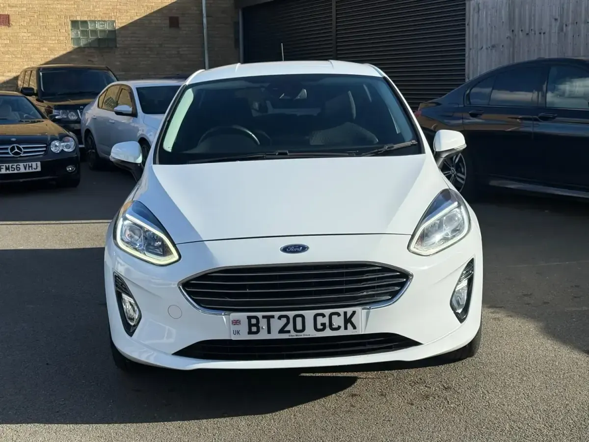 Begagnad Ford Fiesta Titanium 125 HK (91 kW) 2020 Vit Halvkombi