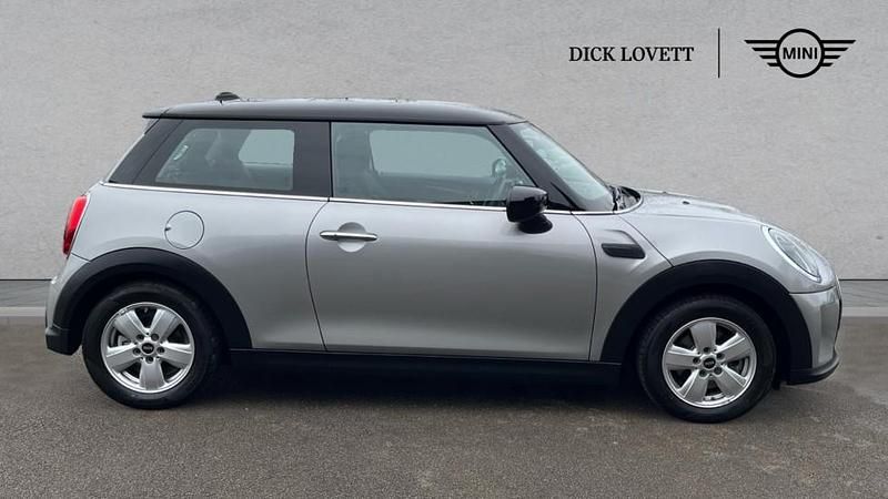 Used Mini Cooper Classic 134 HP (98 kW) 2023 Silver Hatchback