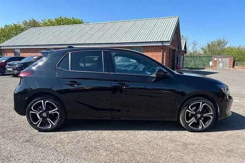 Second-hand Vauxhall Corsa Ultimate 130 CP (95 kW) 2024 Negru Hatchback